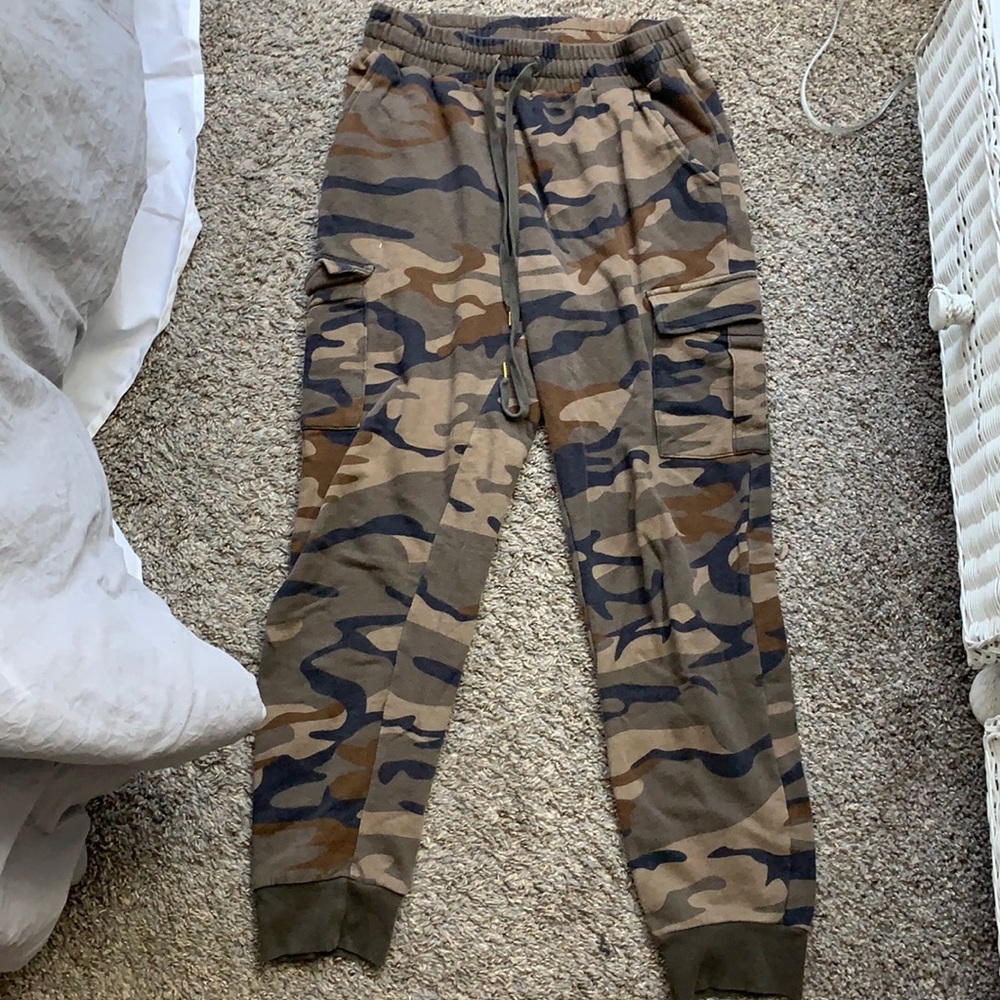 Camo print high waisted sweatpants